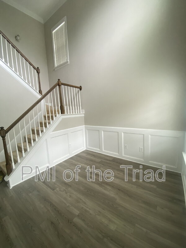Building Photo - 832 Silver Leaf Dr