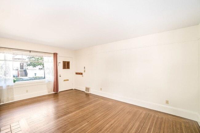 Building Photo - 1537 Court St