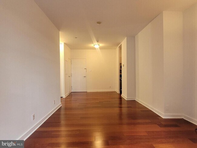 Foto del edificio - 219-29 S 18th St