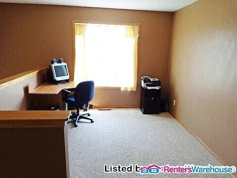 Building Photo - Beautiful 2 BR End Unit Townhome Available 9/1!