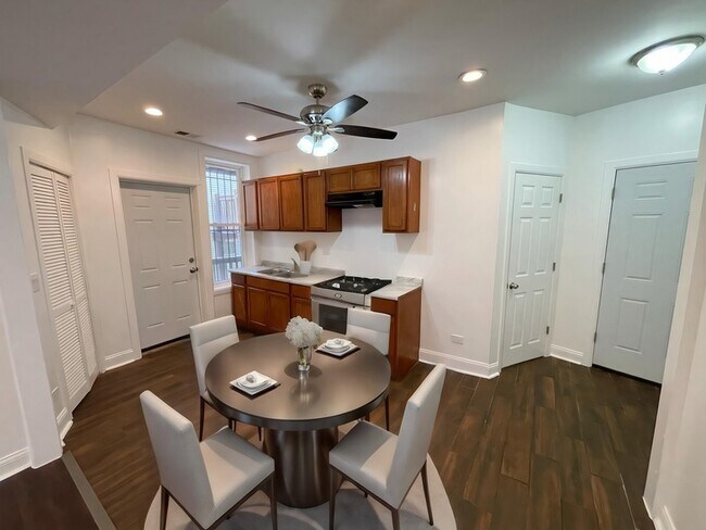 Foto del edificio - 1635 W 57th St