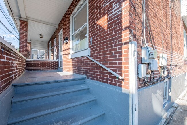 Building Photo - ? Spacious 4-Bedroom Home in Allentown – M...