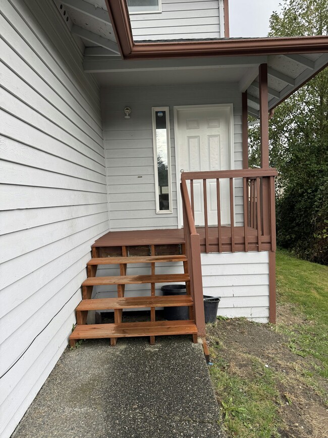 Building Photo - 9 76th St SW