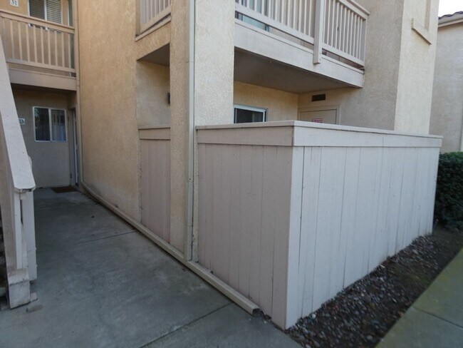 Foto del edificio - Bright and Fresh Downstairs 1 bedroom Condo at Las Palmas