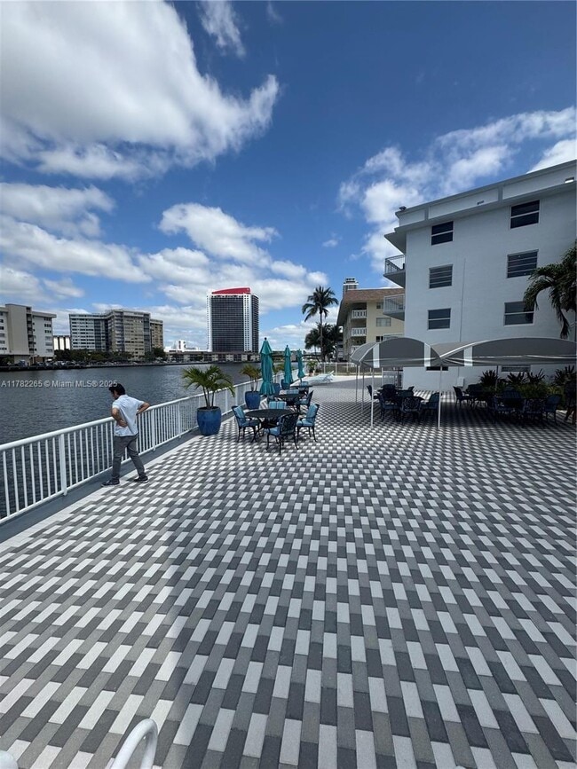 Building Photo - 1913 S Ocean Dr