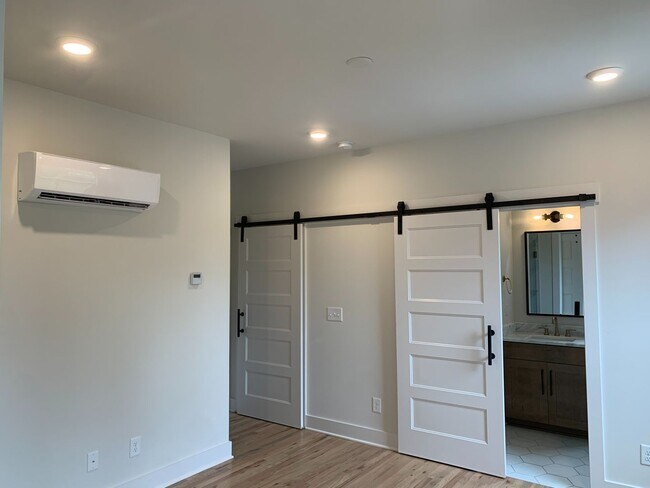 Foto del edificio - Riverside Townhome for Rent!