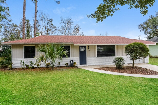 Building Photo - 3409 Silver Palm Dr