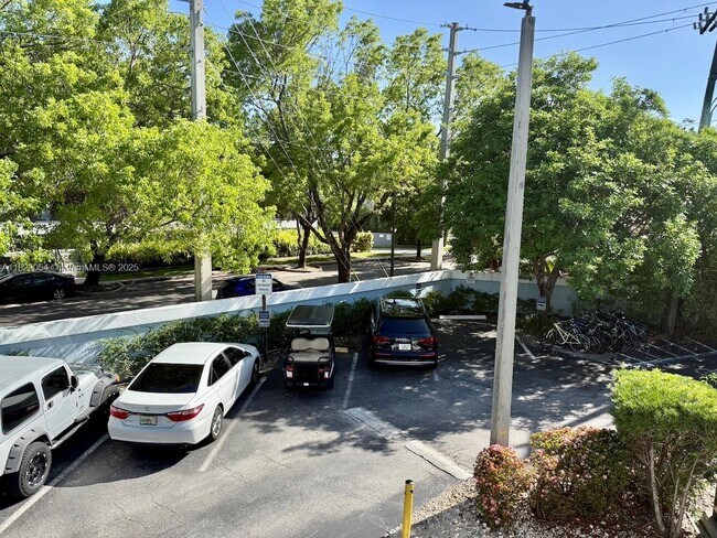 Foto del edificio - 798 Crandon Blvd