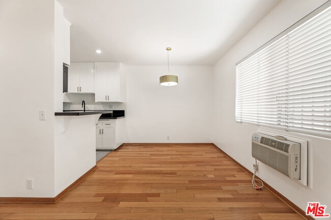 Building Photo - 1608 S Bentley Ave