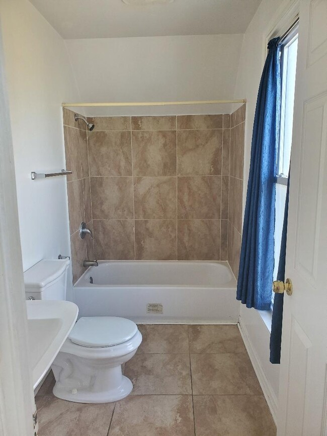 Building Photo - 613 Washington St