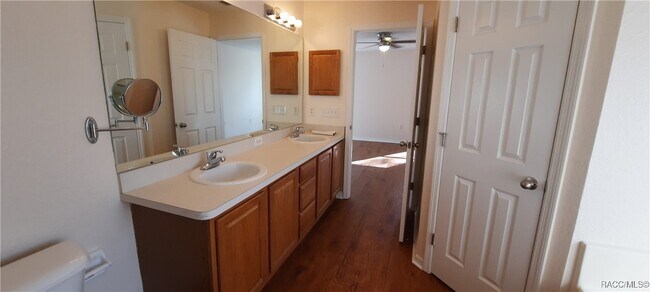 Foto del edificio - 9 Elder Ct W