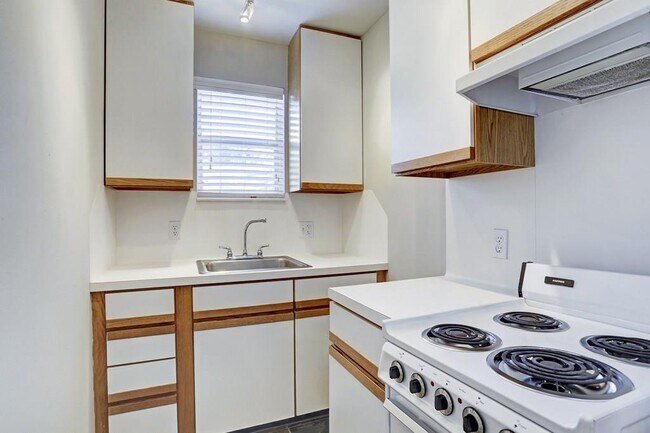 Building Photo - 2023 Huldy St