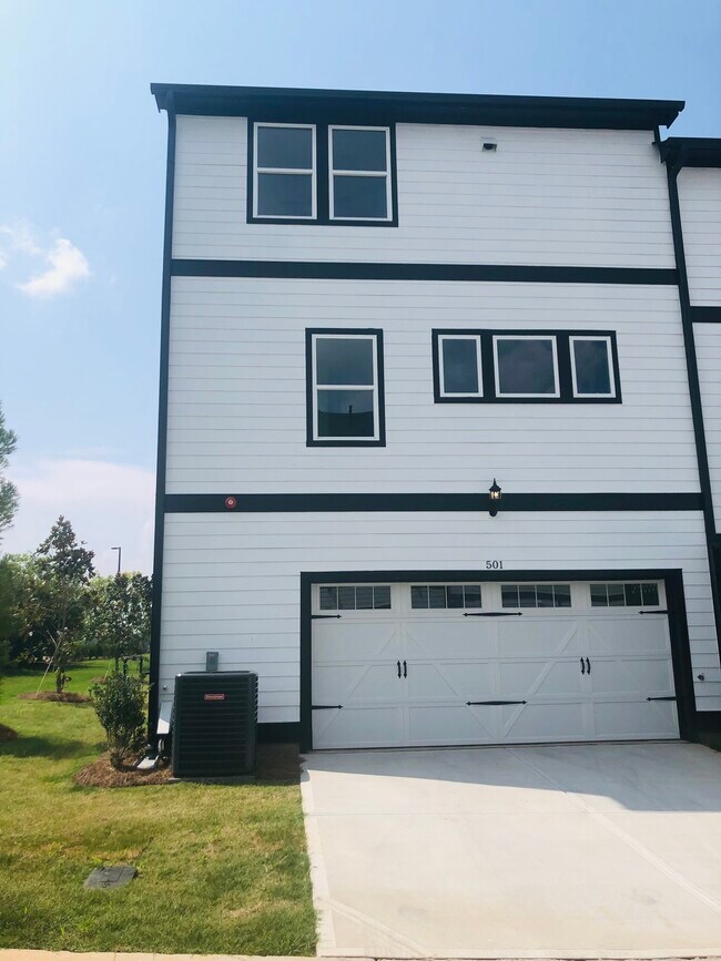 Back View - 501 Hampton Xing