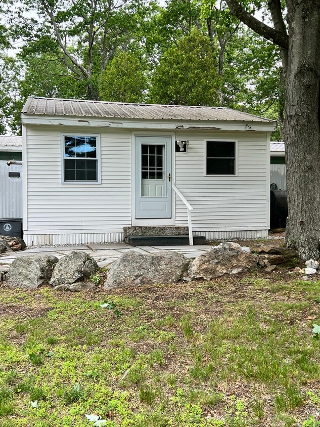 Rural neighborhood, 1960s mobile home with addition - 349 Brickett Hill Rd