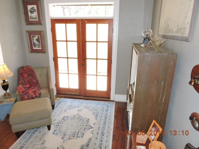 Building Photo - Renovated 2BR/1BA cottage in Historic Beau...