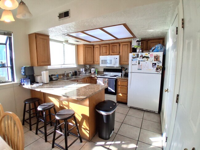 Building Photo - 665 N 100 E