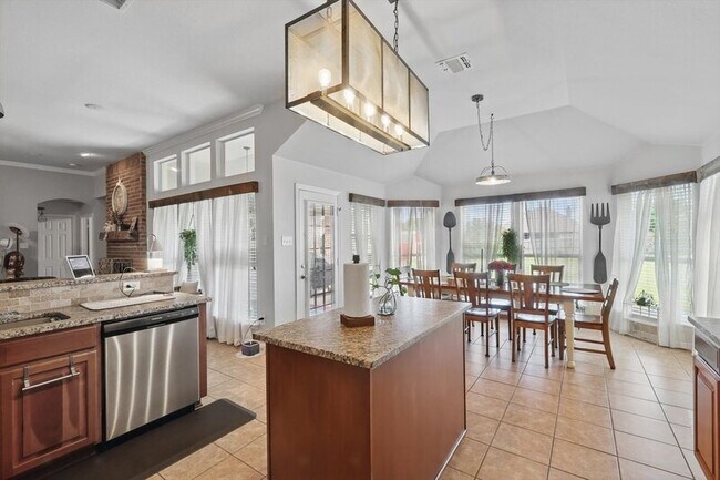 Building Photo - 108 Shumard Dr