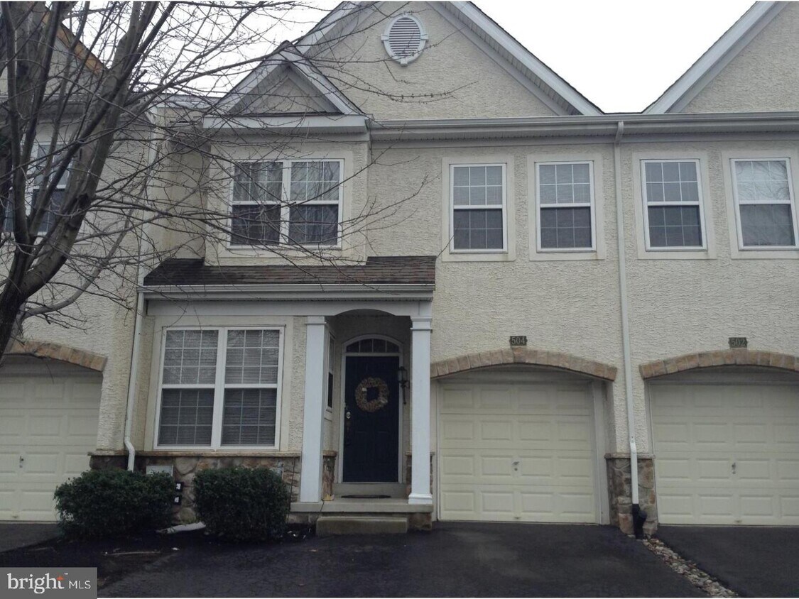 Primary Photo - 504 Rolling Hill Dr