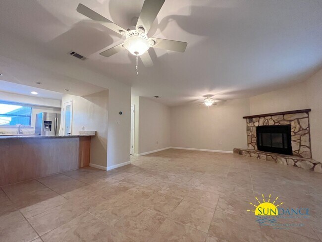 Building Photo - Stunning 3 Bedroom Home in Shalimar!