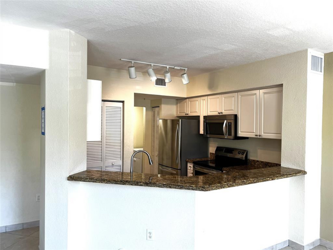 Foto del edificio - 6464 W Sample Rd