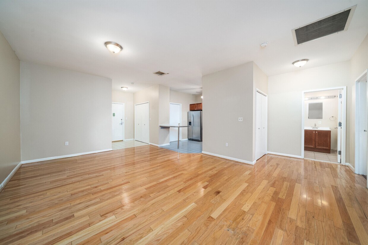 Foto principal - 75 Liberty Ave