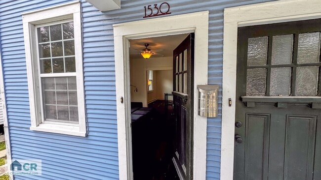 Photo - 6bd/3ba with Central AC Walking Distance to Campus. Text 727-459-4141 for more info! Townhome