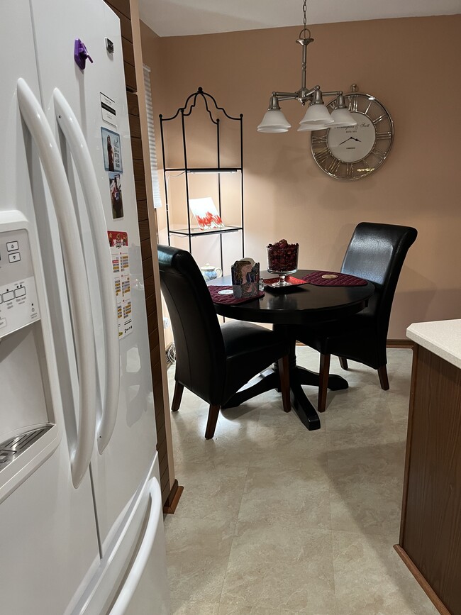 Breakfast nook - 5664 Firethorne Dr