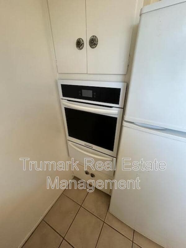 Building Photo - 4619 Lexington Ave