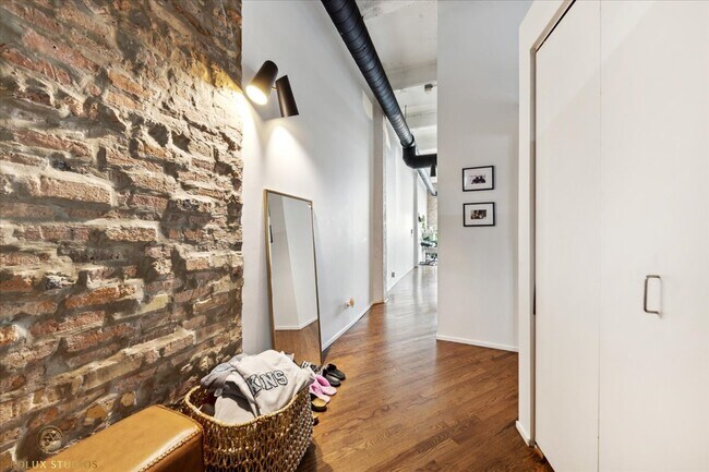 Foto del edificio - 1720 N Marshfield Ave
