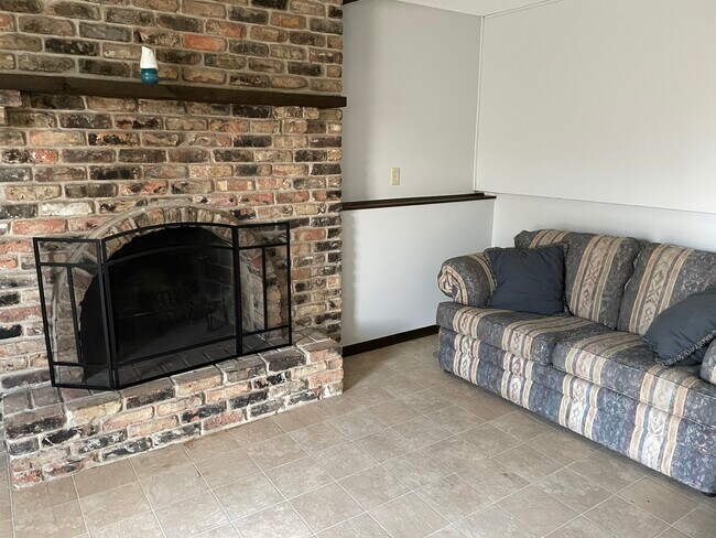 Foto del edificio - 4456 Johnny Cake Ridge Rd