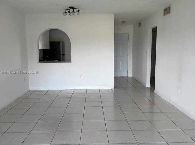 Foto del edificio - 301 NW 177th St