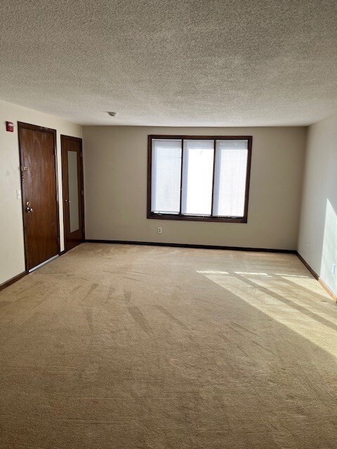 Building Photo - 3 Pinebrook Ln