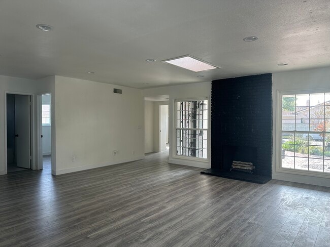 Building Photo - 9301 Orchid Dr