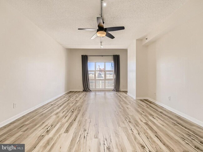 Building Photo - 250 President St