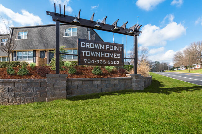 Foto del edificio - Crown Point Townhomes