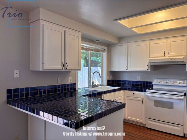 Foto del edificio - 694 Driftwood Dr