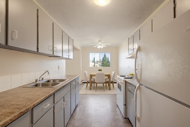 Building Photo - Cedar Gardens