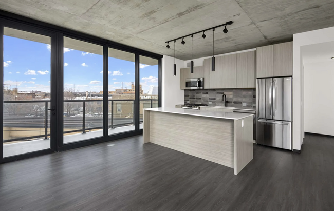 Building Photo - 857 W Fulton Market