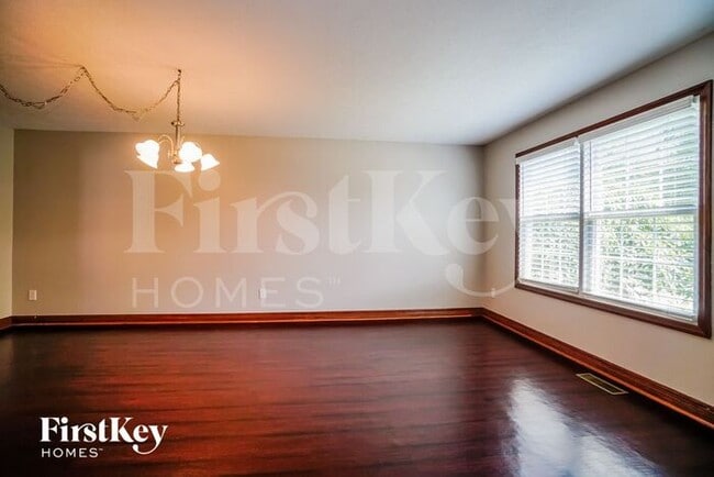 Building Photo - 9455 Strawser St