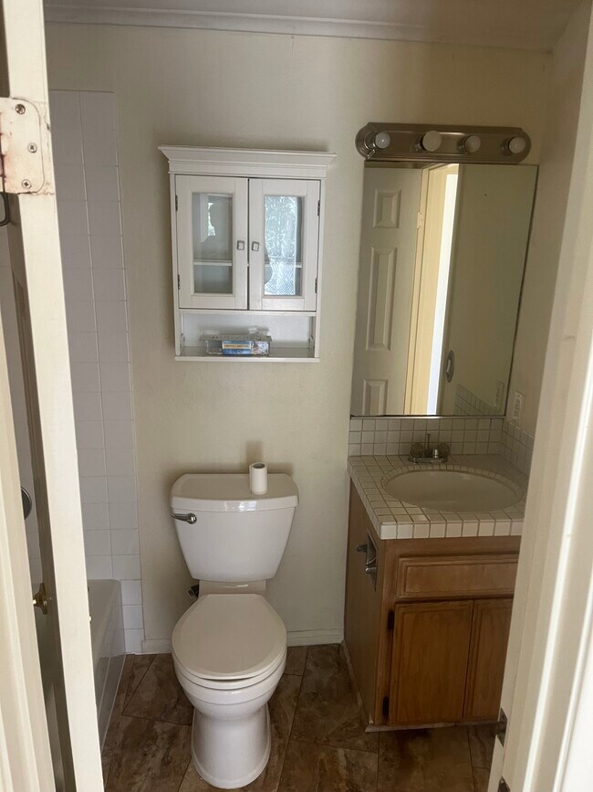 Building Photo - 2565 Bella Vista Dr