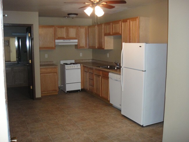 Kitchen - 206 Broadway St
