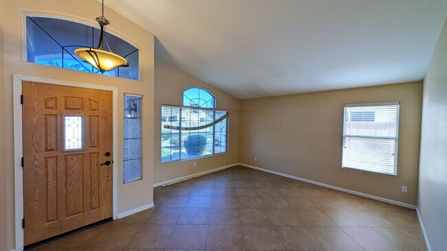Foto del edificio - 3 Bedroom Home in the Silverhawk Community Near N Cooper Rd and W Guadalupe Rd!
