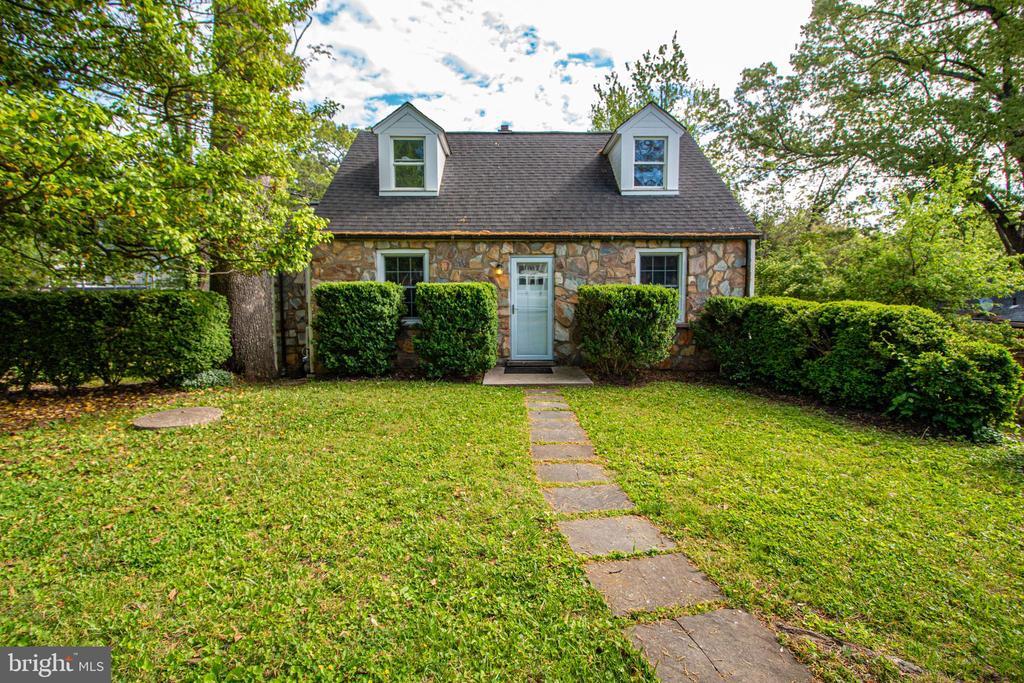 Foto principal - 7210 Hickory St