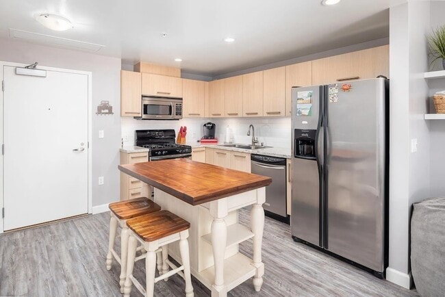 Building Photo - 1431 Pacific Hwy