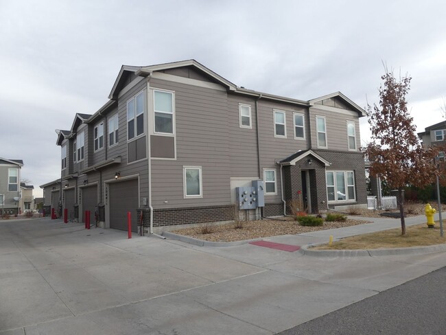Building Photo - 3 Bedrooms! Close to the Mountains! 2 Car ...