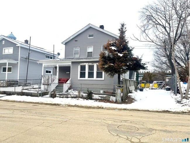 Building Photo - 128 Franklin St