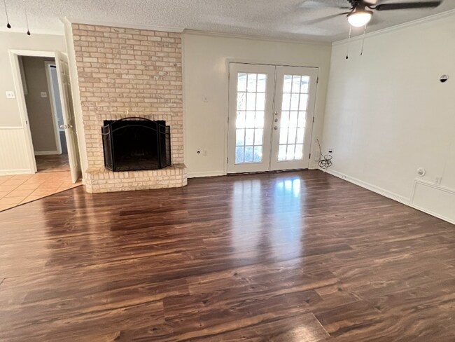 Building Photo - 5600 Lake Highlands Dr