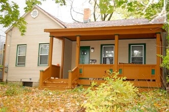 Building Photo - 1015 E Gorham St
