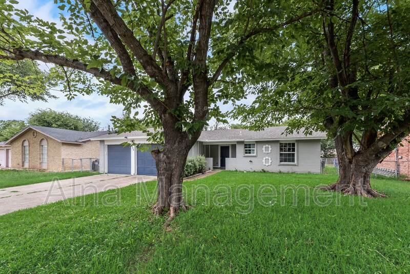 Primary Photo - 1406 Willowbrook St