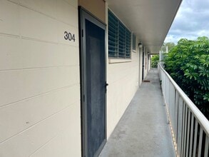 Building Photo - 95-45 Waikalani Dr